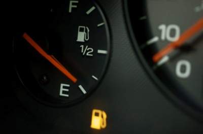 Эти советы помогут доехать до заправки, если заканчивается бензин
